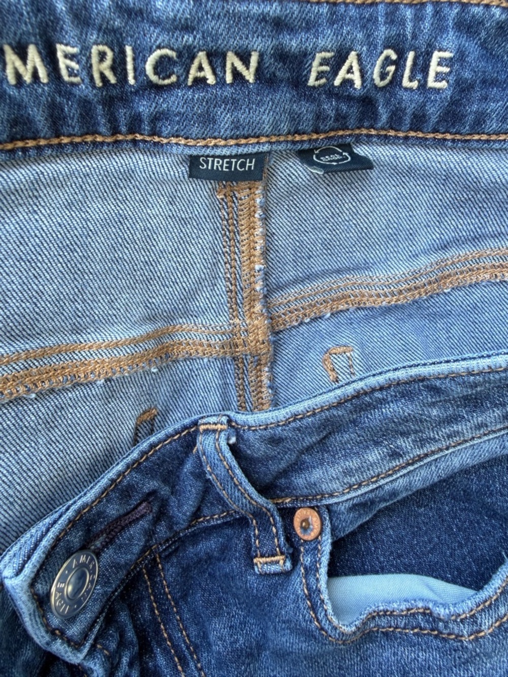 American Eagle Outfitters Blue Low Rise Baggy Jeans - Distressed Hem size 4 - Picture 7 of 11